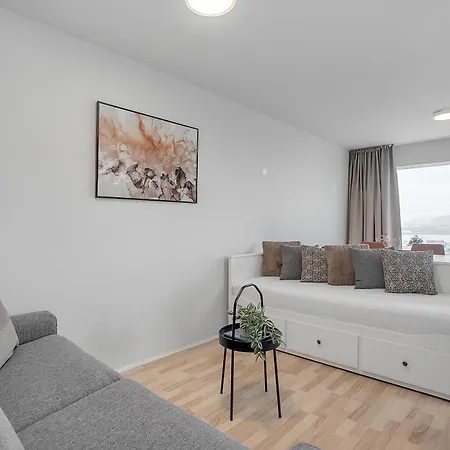 Charming - Stunning Panorama View Apartment